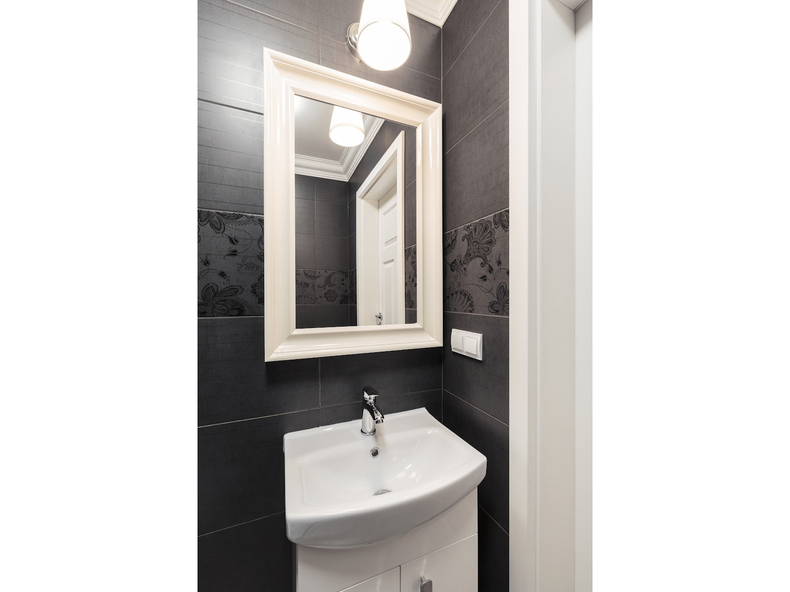 Why Lighting In Your Bathroom Can Make A Big Difference in A Small Space